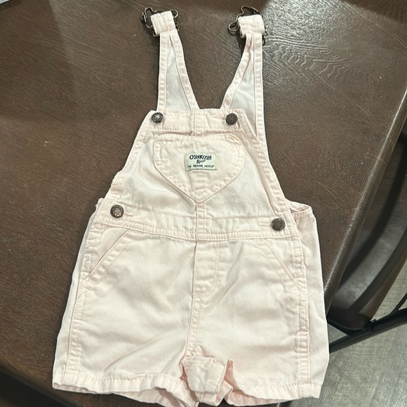 Excellent condition 18m light pink OshKosh overall shorts. - Picture 1 of 4